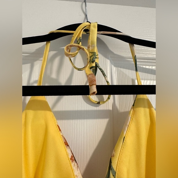 Yellow Floral Halter Dress 💐 - Picture 6 of 8